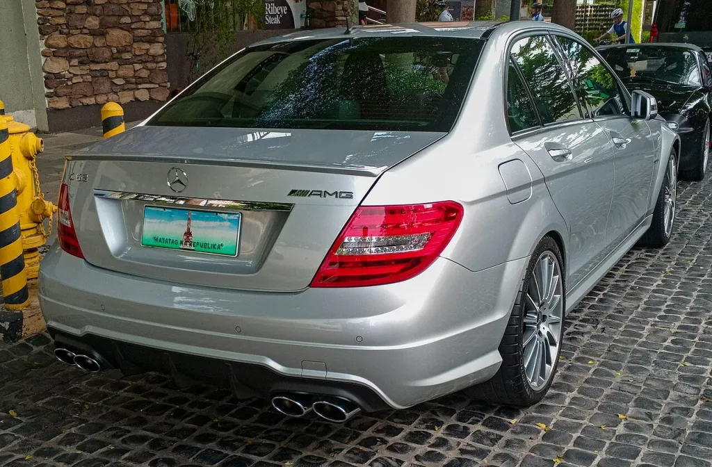 Mercedes-Benz C63 AMG W204, arka görünüm