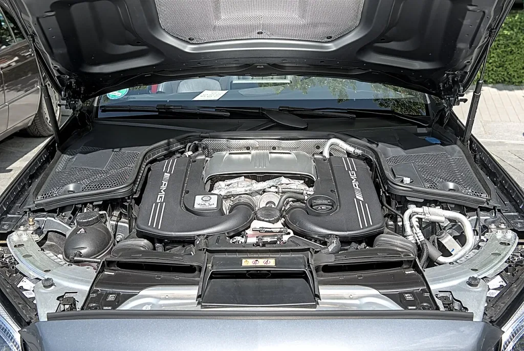 Mercedes-Benz M177 motoru, Stuttgart