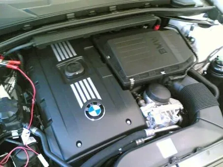 BMW N54B30 çift turbo sıralı altı motor