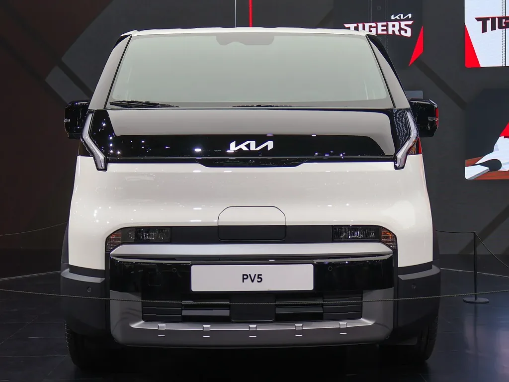 Kia PV5 Cargo, Seoul Mobility Show 2025. Görsel standart kargo modelini gösterir; 2026 özel dönüşümlerinin fotoğrafı değildir.