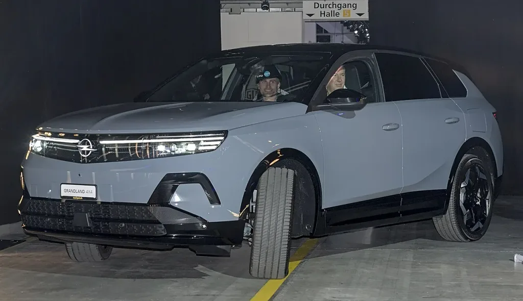 Opel Grandland Electric 4x4, Auto Zürich 2025 fuarında