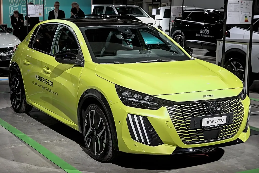 Makyajlı Peugeot E-208, Auto Zürich 2023 fuarında