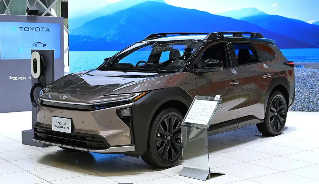 Toyota bZ4X Touring Z 4WD; Japonya pazarı örneği.