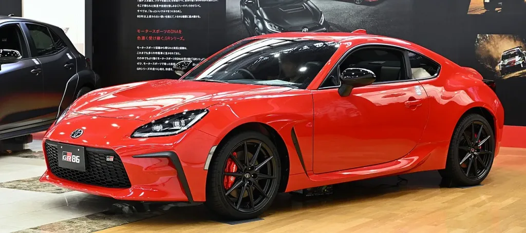 Toyota GR86 RZ, ikinci nesil ve 2025 model ailesi; 13 Haziran 2026 fotoğrafı. Görsel Ağustos 2026 kumanda güncellemesinden önce çekilmiştir.