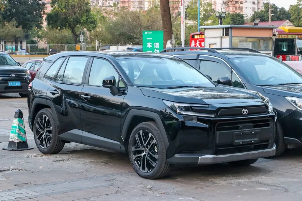 Altıncı nesil Toyota RAV4; Çin pazarı örneği, 2 Şubat 2026. Donanım ülkelere göre değişebilir.