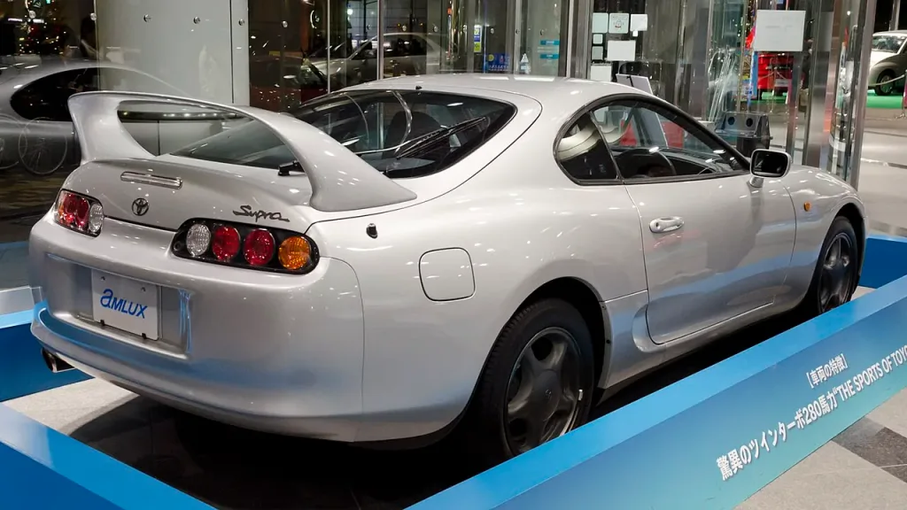 Toyota Supra A80, arka çapraz görünüm